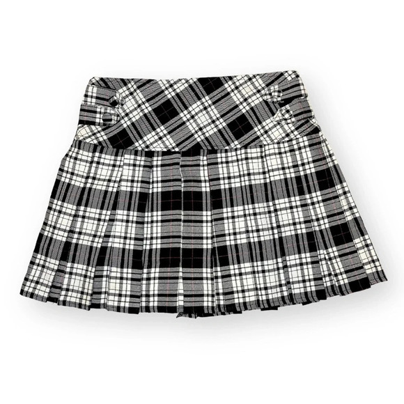 Boohoo Eva Monochrome Tartan Pleated Woven Skirt in Black - Picture 1 of 4